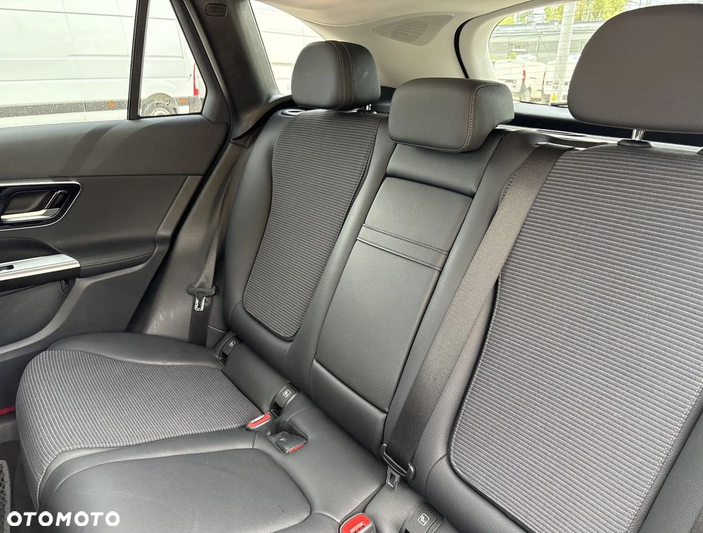 Mercedes-Benz GLC 200 4Matic 9G-TRONIC Avantgarde Advanced - 16