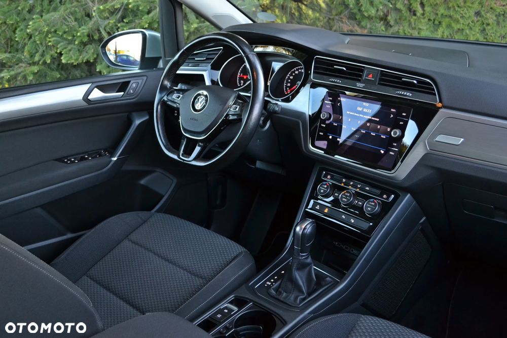 Volkswagen Touran - 23