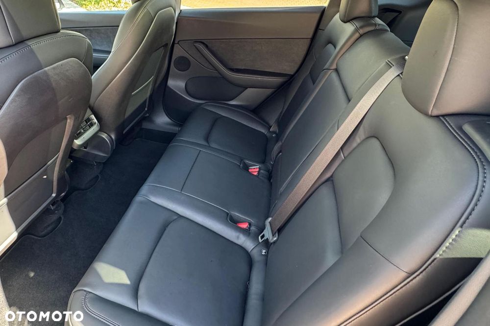 Tesla Model Y Long Range Dual Motor AWD - 14