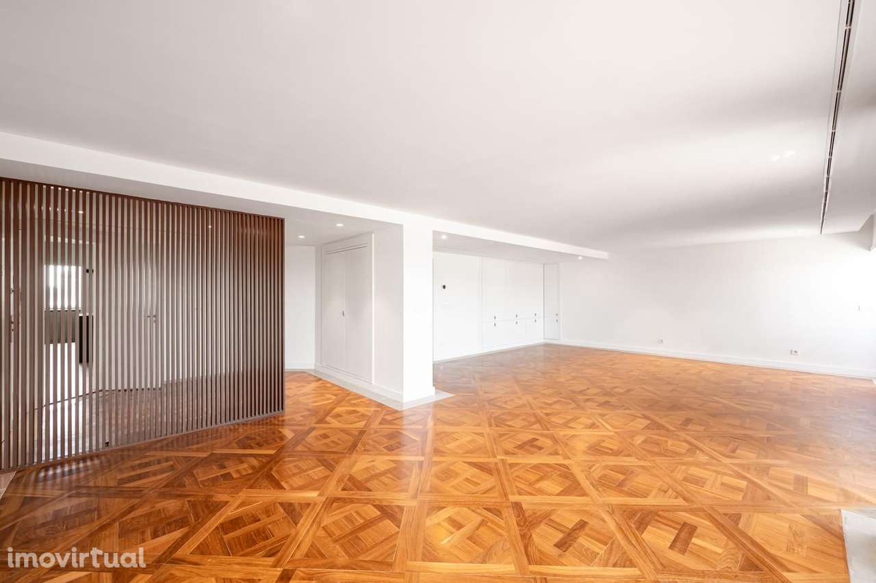 Apartamento T4 com estacionamento, Laranjeiras, Lisboa - Grande imagem: 5/31