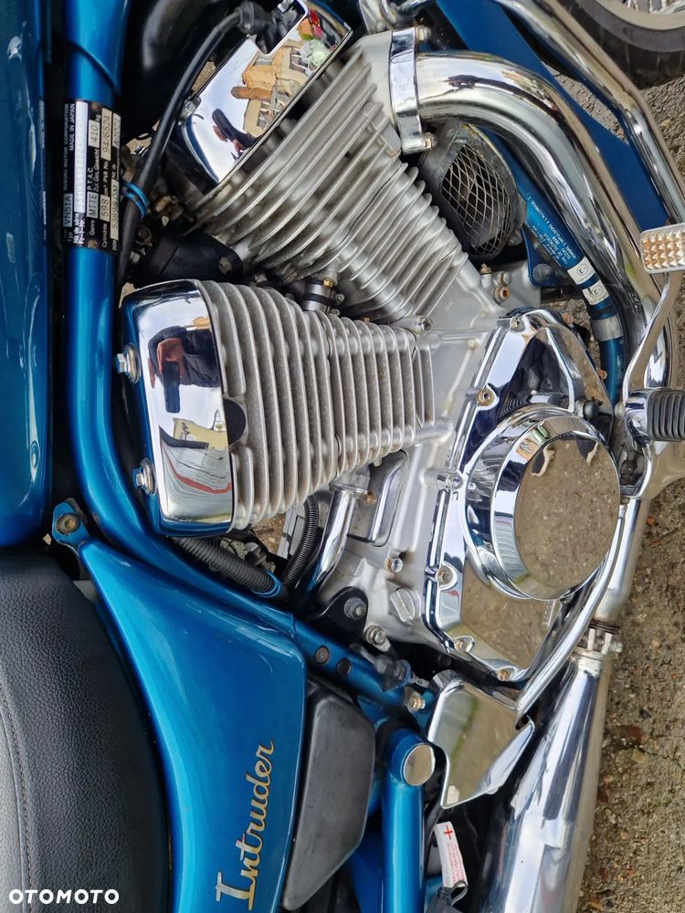 Suzuki Intruder - 17