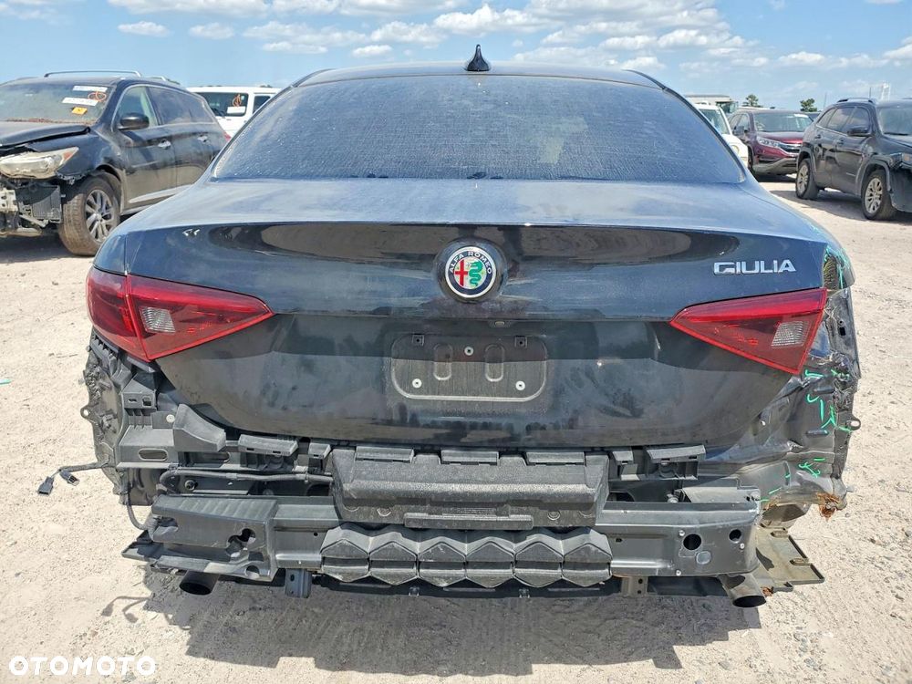Alfa Romeo Giulia - 7