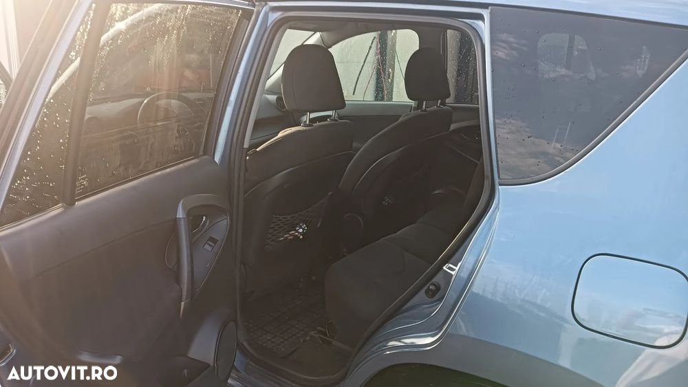 Toyota RAV4 - 8