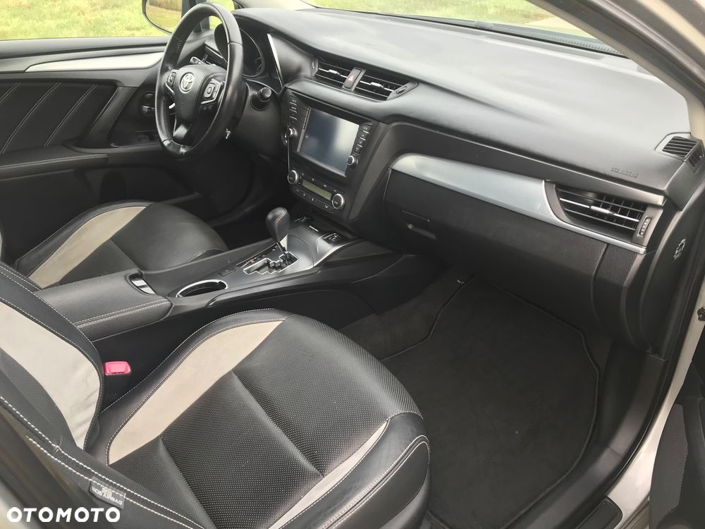 Toyota Avensis - 10