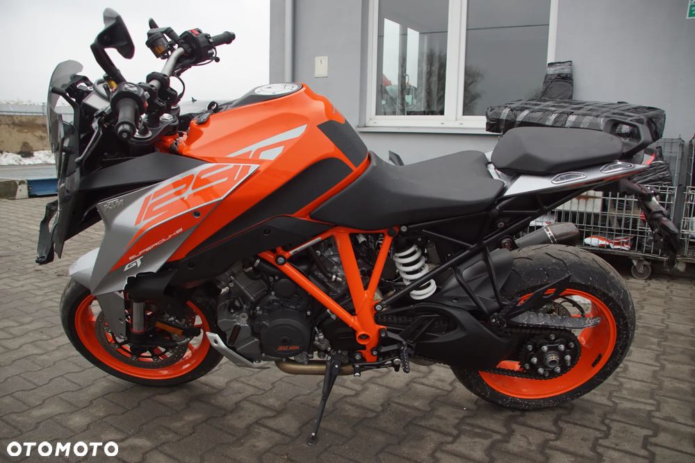 Motocykl na części KTM 1290 SUPER DUKE GT 2019 silnik dekiel osłona zbiornik licznik lagi laga lampa amortyzator felga rama dokumenty siedzenie przełącznik wydech akrapovic błotnik - 6