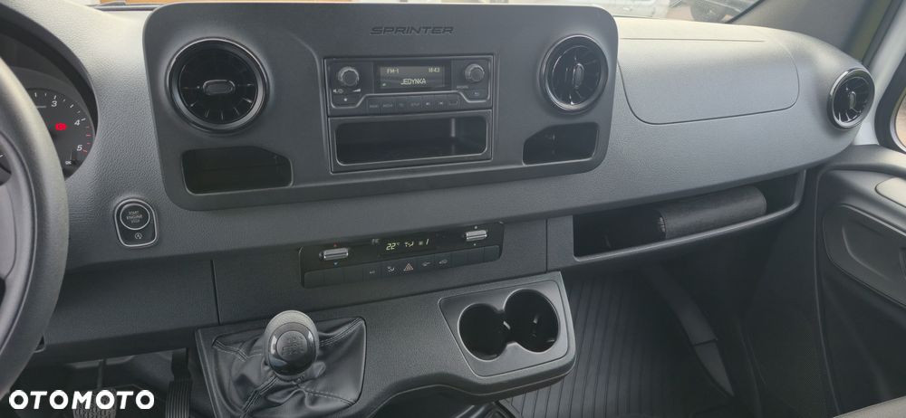 Mercedes-Benz Sprinter - 14