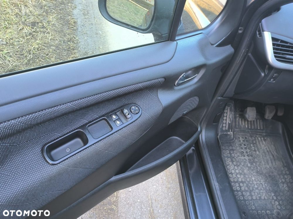 Peugeot 207 - 10