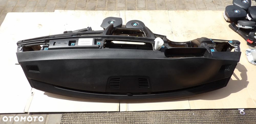 BMW - E90 - DESKA ROZDZIELCZA , KOKPIT , KONSOLA - BEZ NAWIGACJI , POD KUBKI - PODUSZKA KIEROWCY I PASAŻERA - NAPINACZE - DEMONTAŻ - ORYGINAŁ - 5