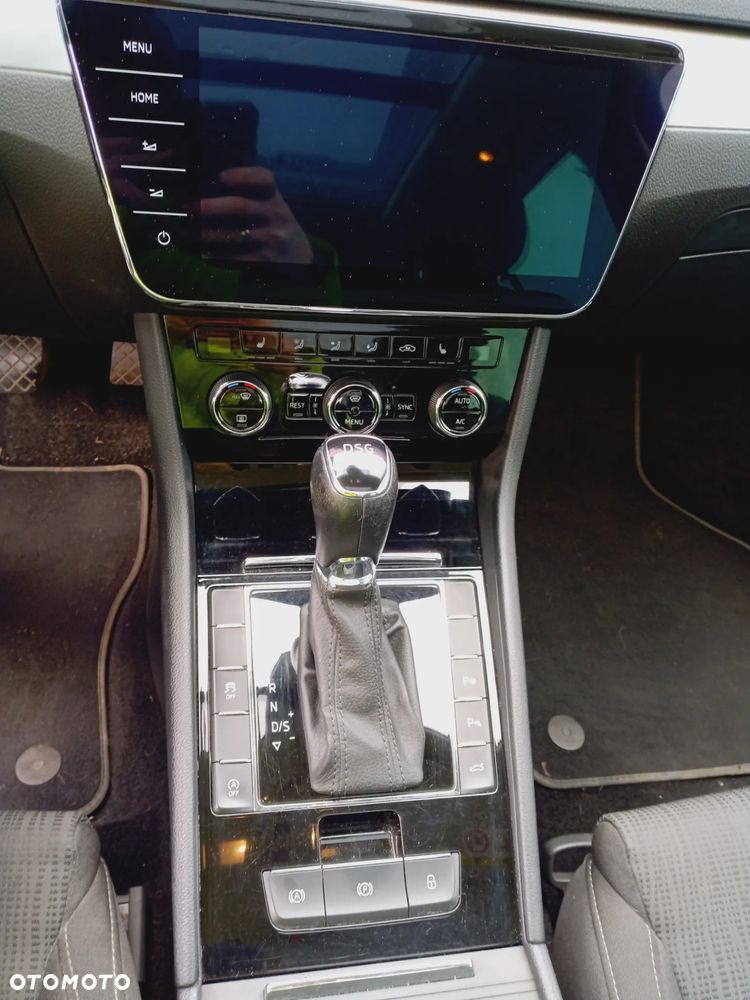 Skoda Superb 2.0 TDI Ambition DSG - 9