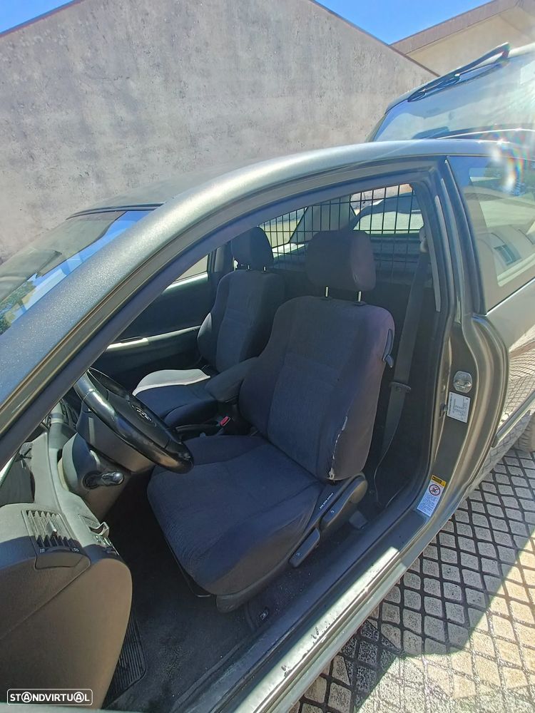Toyota Corolla 2.0 D-4D Sol - 6