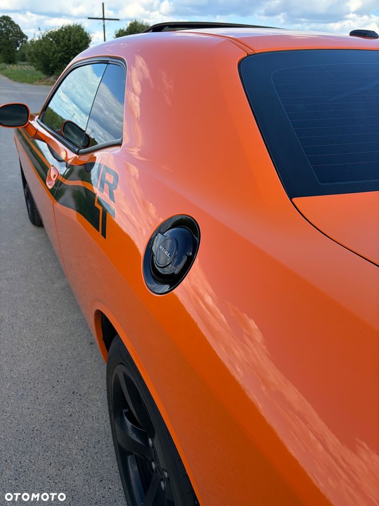 Dodge Challenger - 17