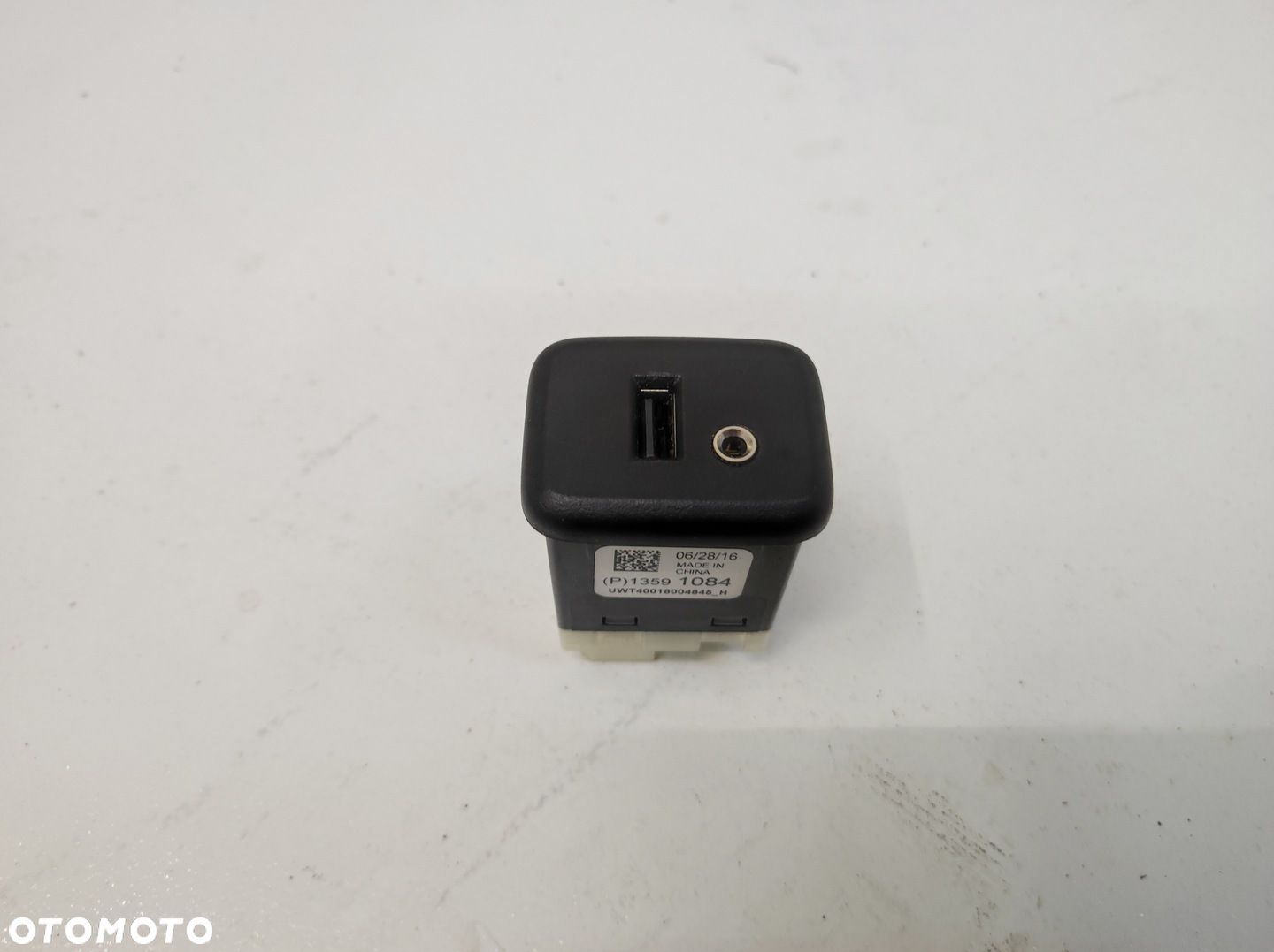 GNIAZDO ZŁĄCZE PORT USB AUX OPEL MOKKA X LIFT - 1