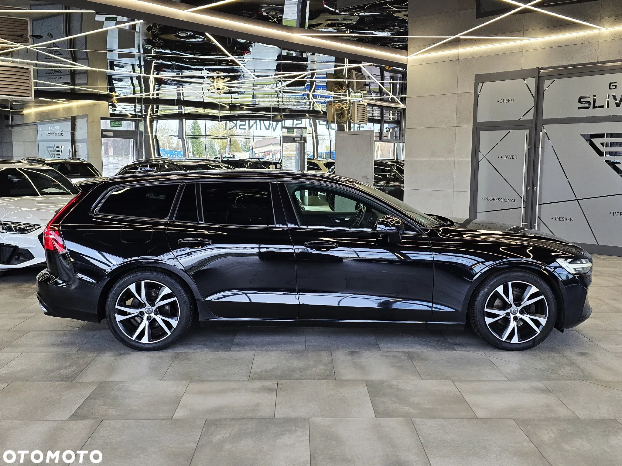 Volvo V60 D4 AWD Geartronic R-Design - 10