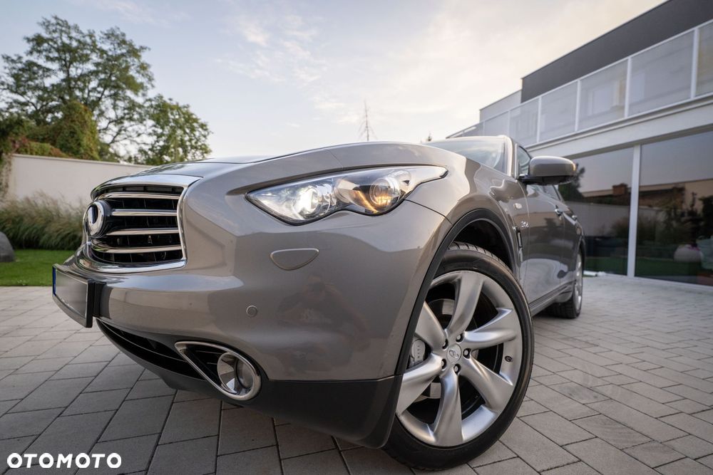 Infiniti QX70 - 33
