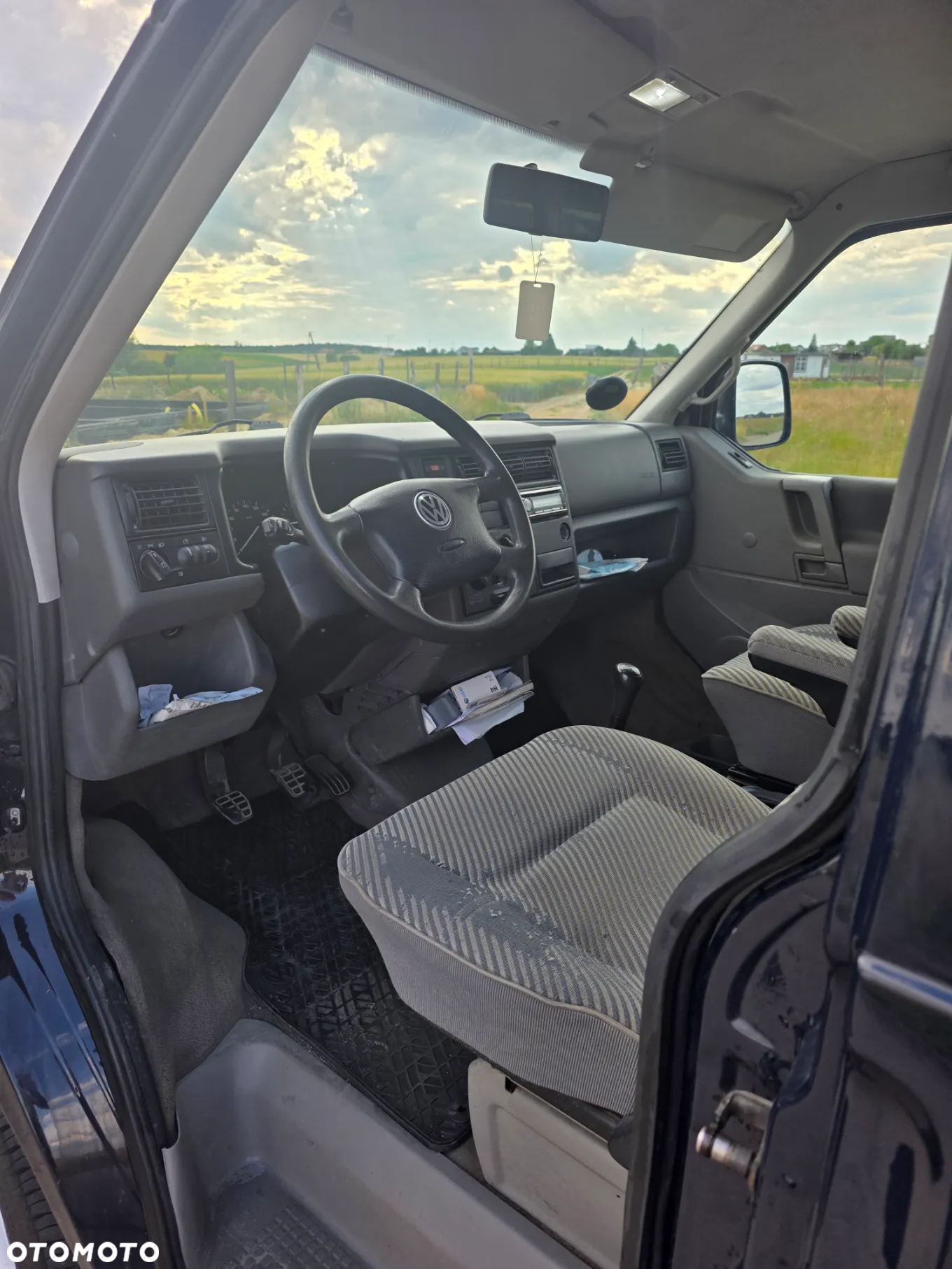 Volkswagen Caravelle - 9