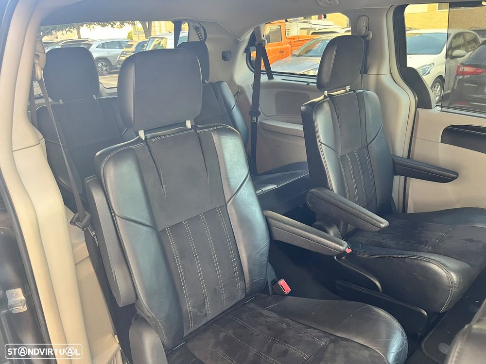 Lancia Voyager 2.8 CRD S - 16