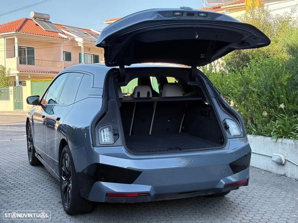BMW iX xDrive 50 Pack Desportivo - 24
