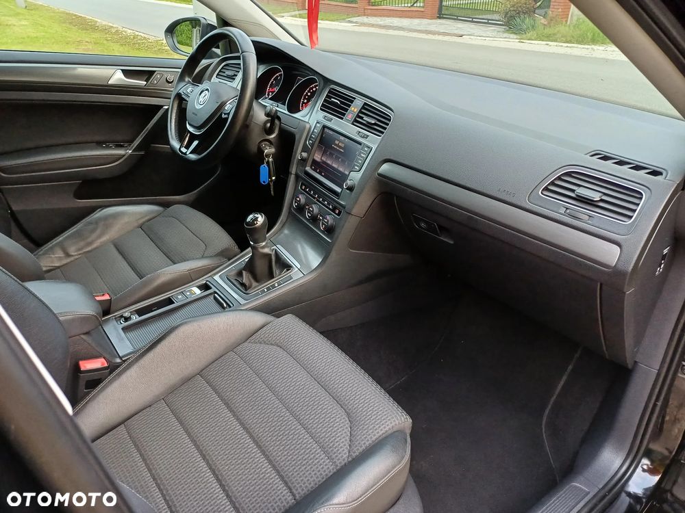Volkswagen Golf - 25