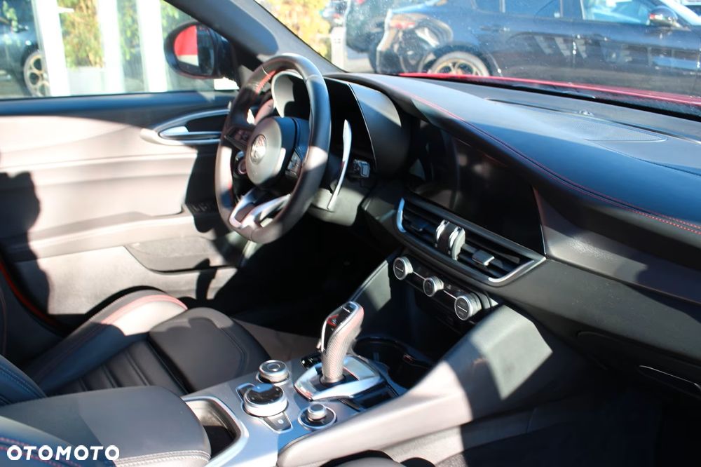 Alfa Romeo Giulia 2.0 Turbo 16V AT8-Q4 Competizione - 7