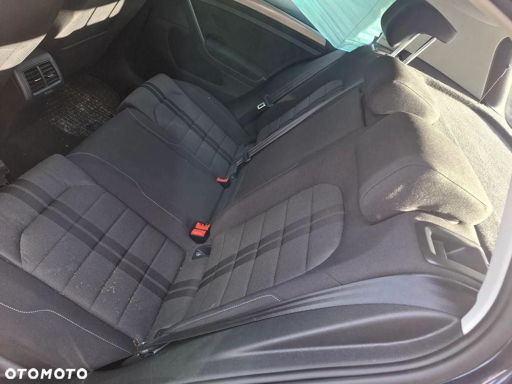 Volkswagen Golf - 11