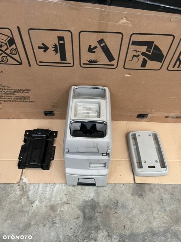 podłokietnik box dodge grand caravan - 3