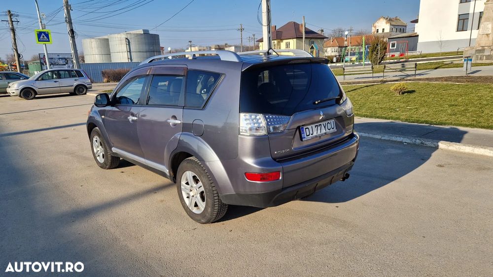 Mitsubishi Outlander 2.2 DI-D NAVI Instyle - 7