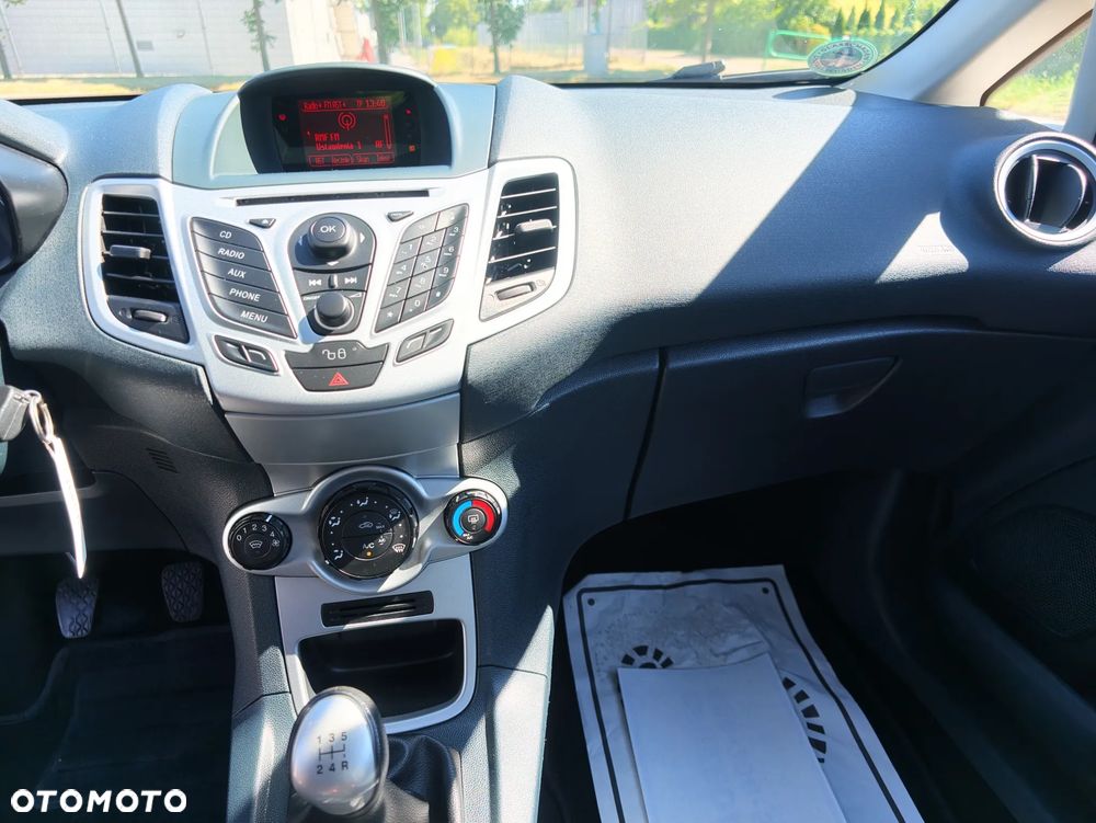 Ford Fiesta 1.25 Champions Edition - 29