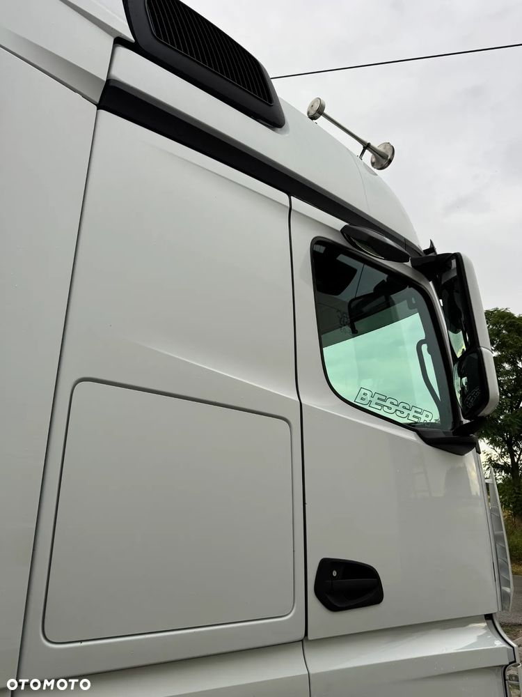 Mercedes-Benz Actros - 10