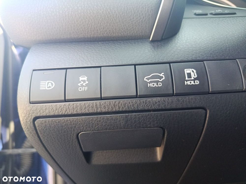 Toyota Camry 2.5 Hybrid Comfort CVT - 24