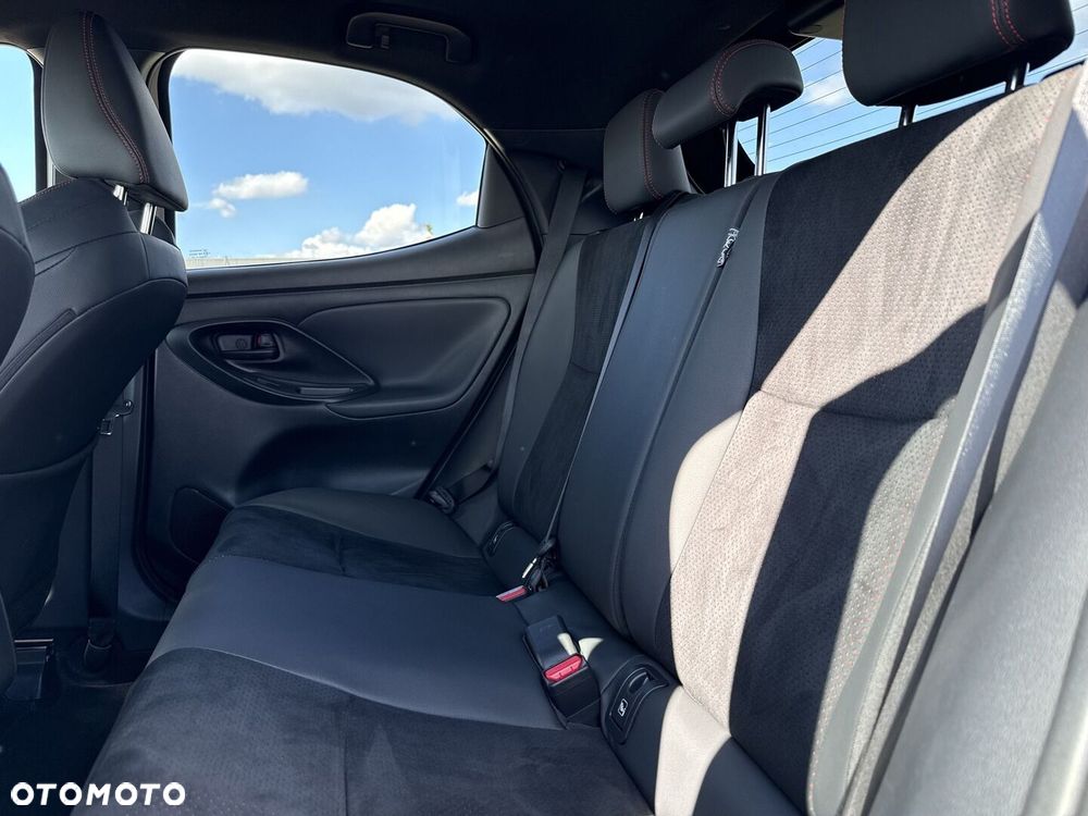 Toyota Yaris Hybrid 1.5 GR Sport - 16