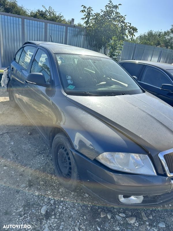 dezmembrari dezmembrez piese Skoda octavian 2 2012 benzina tour oct culoare 9j/ F8J capot kit airbaguri modelu Facelift cutie manuala volan pe Stanga - 1