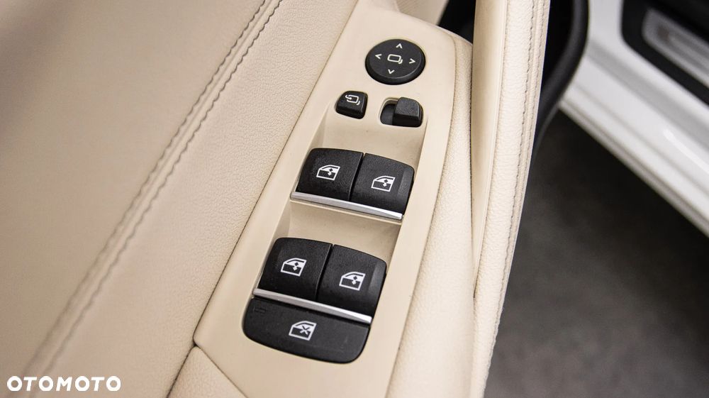 BMW Seria 5 520i mHEV - 30