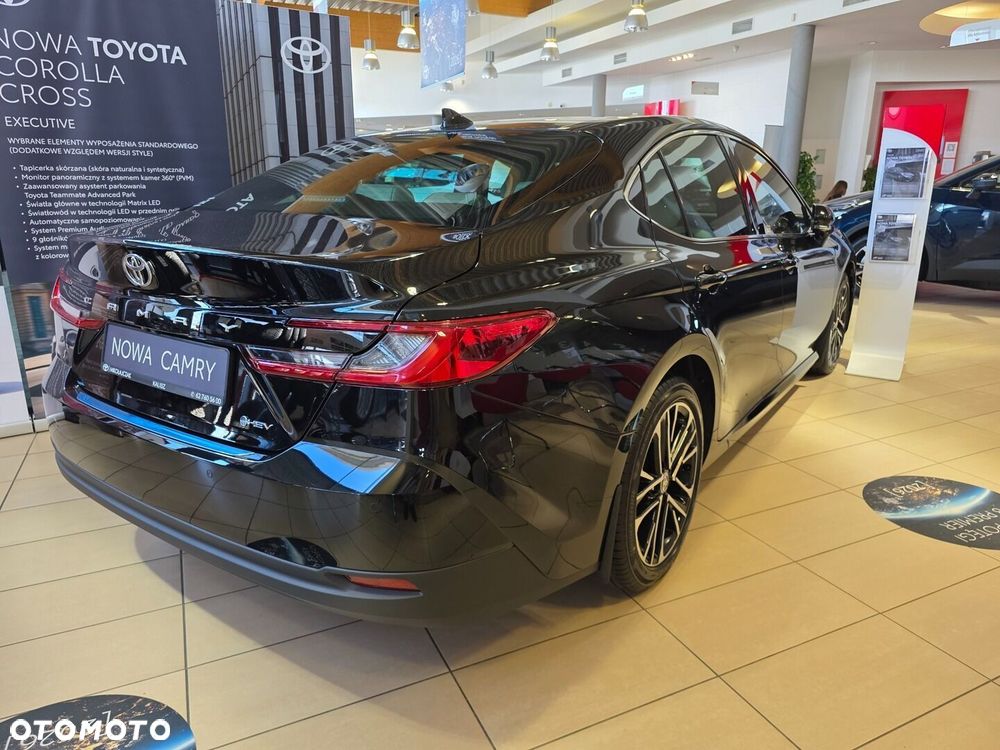 Toyota Camry - 4