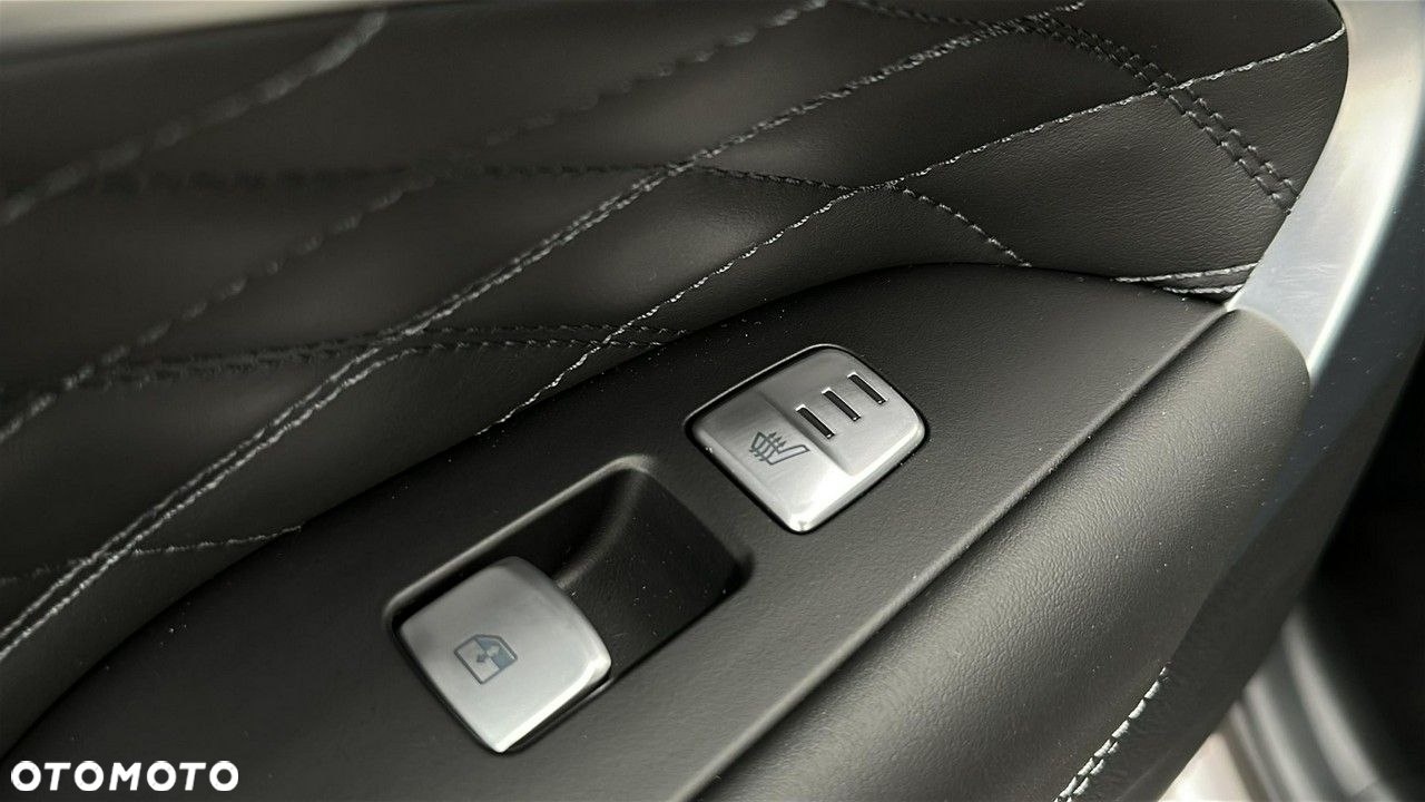 Genesis G70 - 35