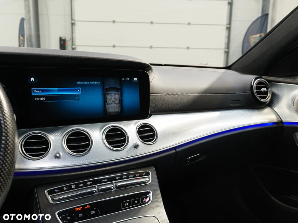 Mercedes-Benz Klasa E 220 d 4-Matic AMG - 32