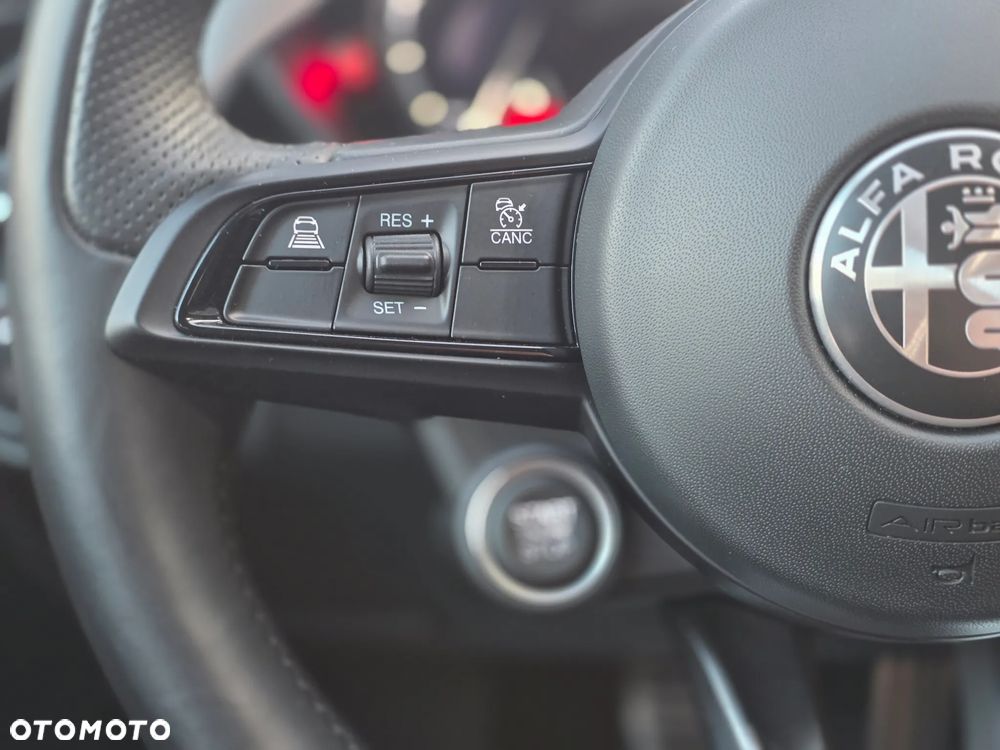 Alfa Romeo Giulia 2.0 Turbo Tributo Italiano Q4 - 25