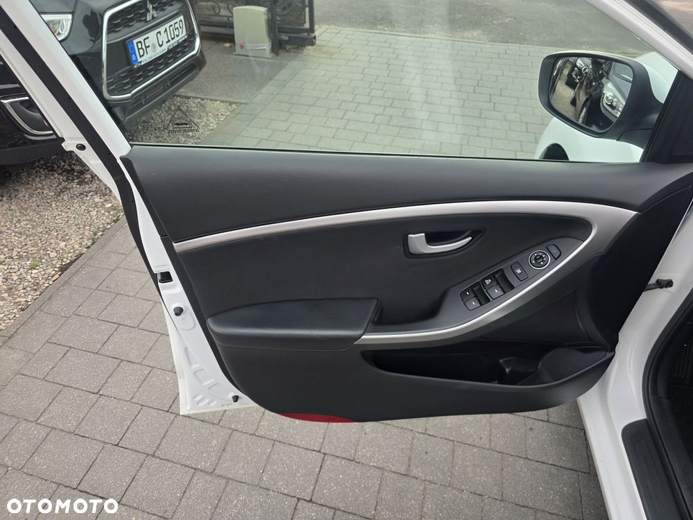 Hyundai i30 1.6 Comfort - 13