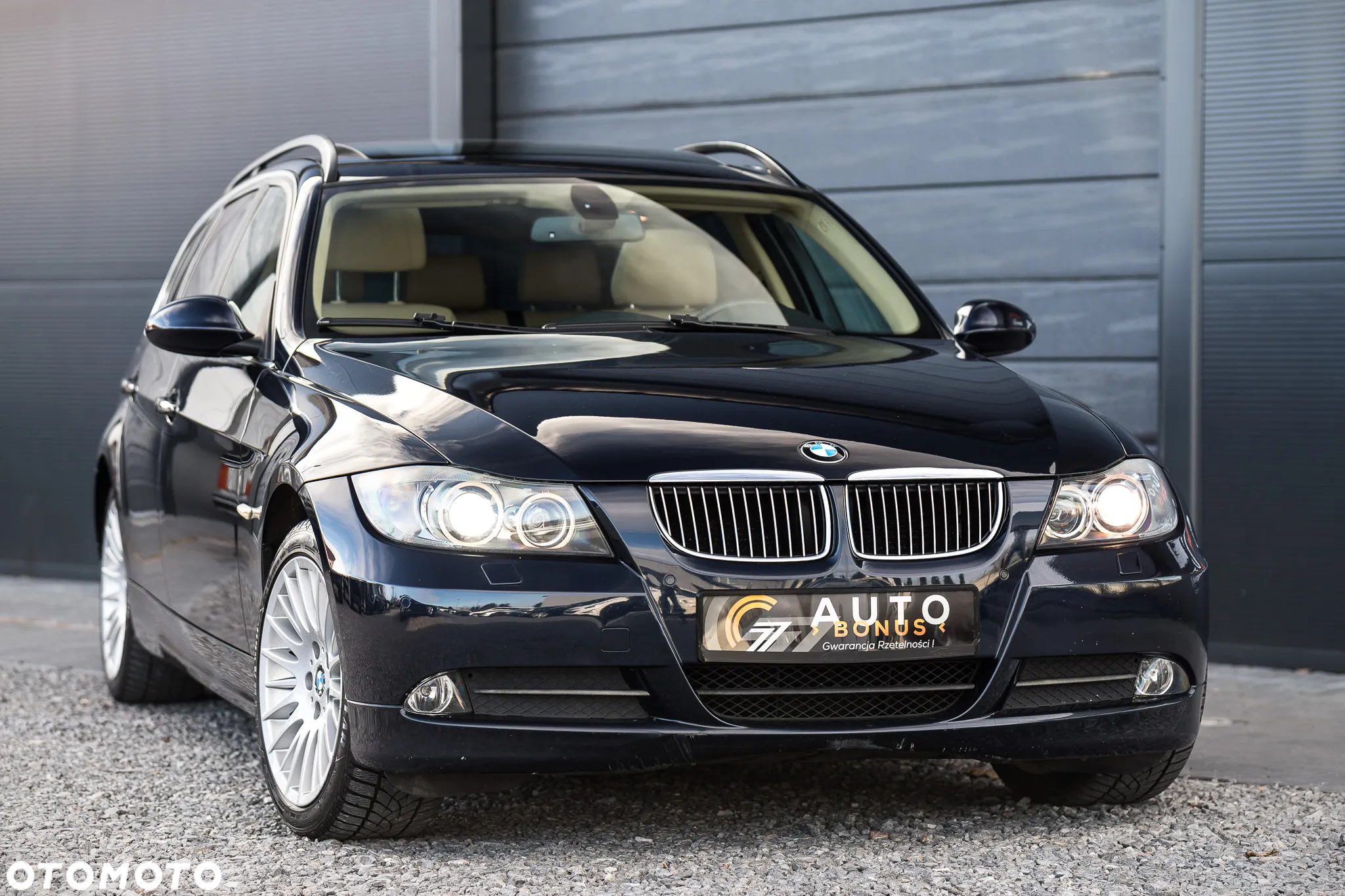 BMW Seria 3 325i xDrive Touring - 2