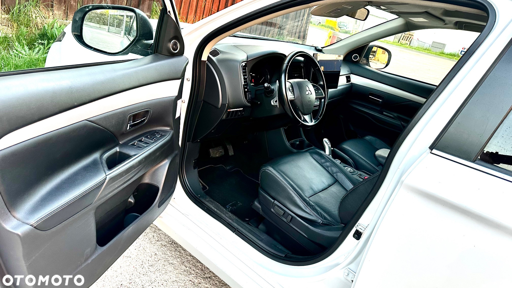 Mitsubishi Outlander 2.0 4WD Plug-In Hybrid Top - 9
