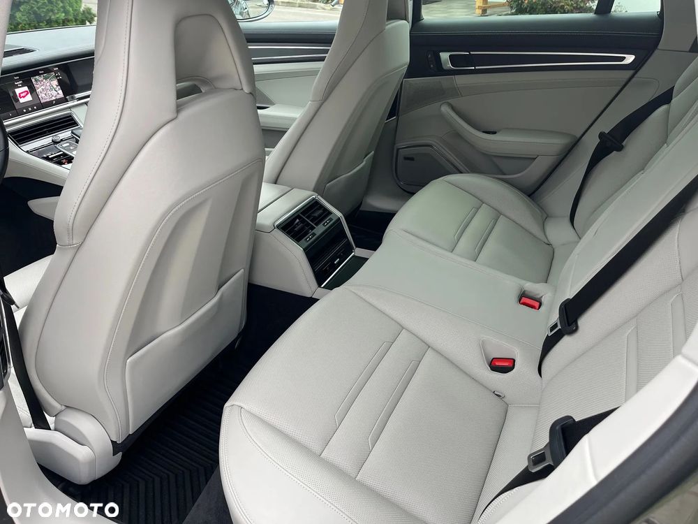 Porsche Panamera 4 Platinum Edition - 13