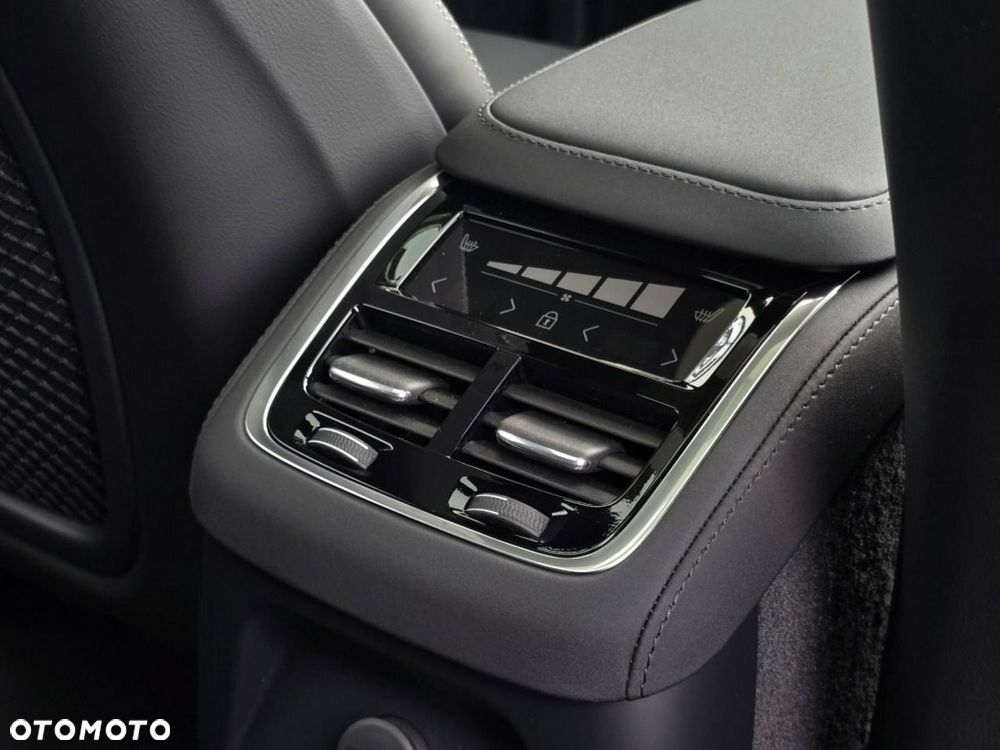 Volvo XC 90 T8 AWD Plug-In Hybrid Ultra Black Edition 7os - 14