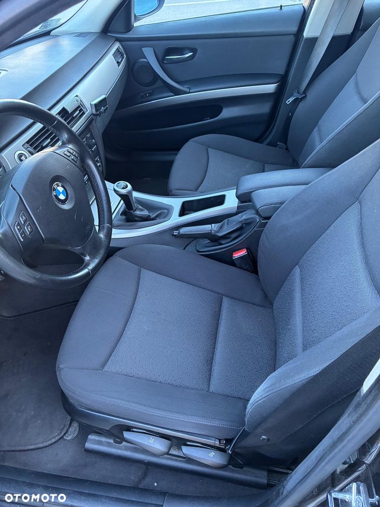 BMW Seria 3 318d - 11