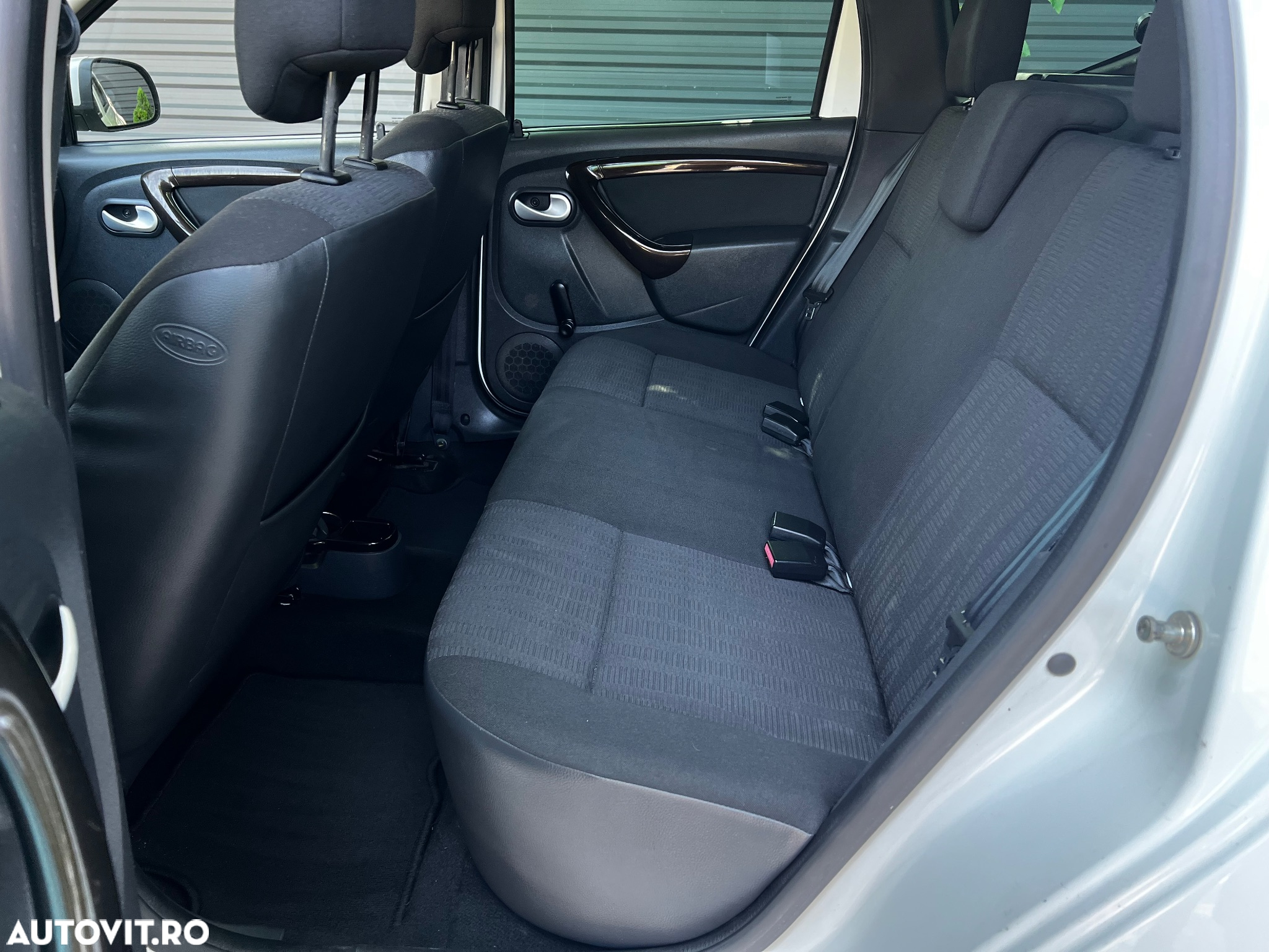 Dacia Duster 1.6 4x4 Laureate - 7