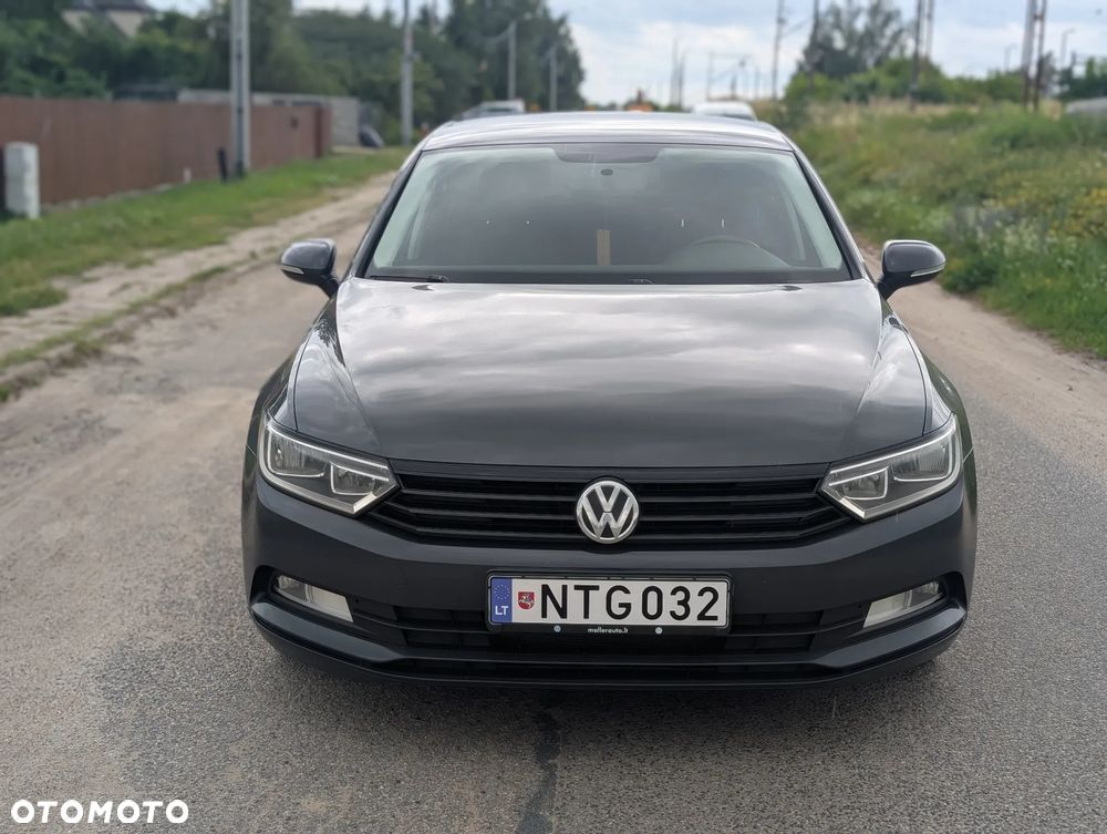 Volkswagen Passat 1.6 TDI Comfortline - 2