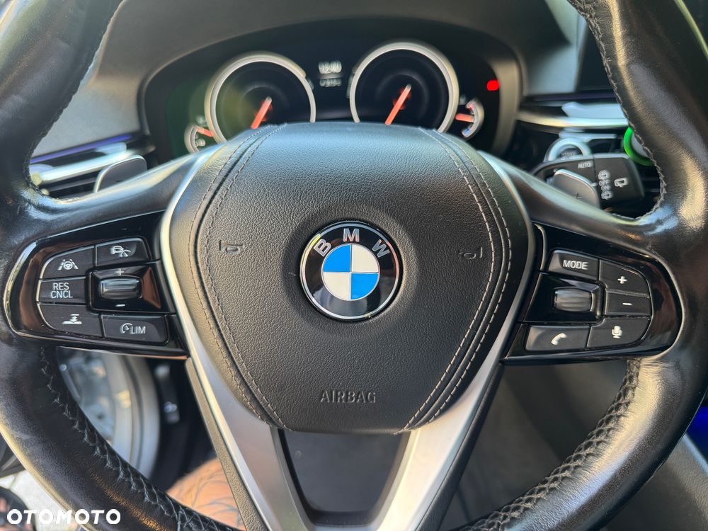 BMW Seria 5 520d Sport Line - 11