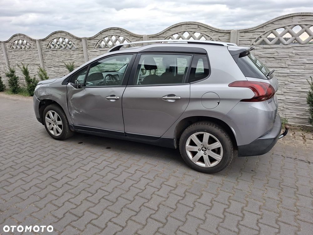 Peugeot 2008 BlueHDi 100 STOP & START Style - 8