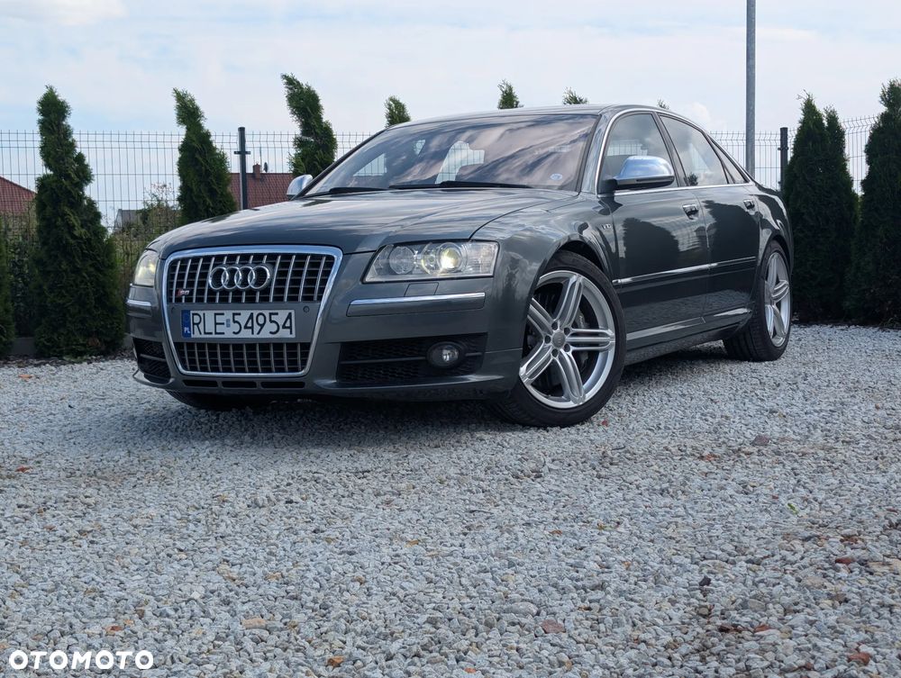 Audi S8 - 2
