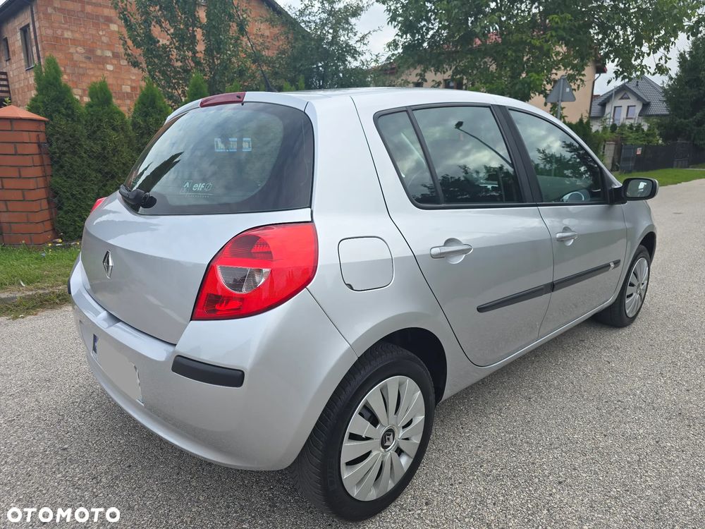 Renault Clio - 8
