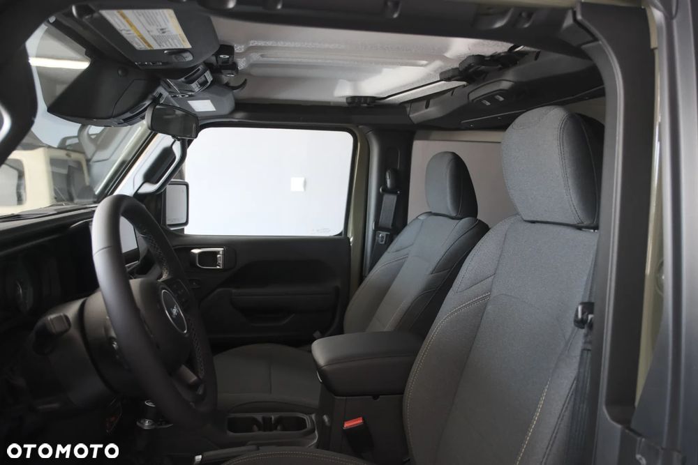 Jeep Wrangler - 9