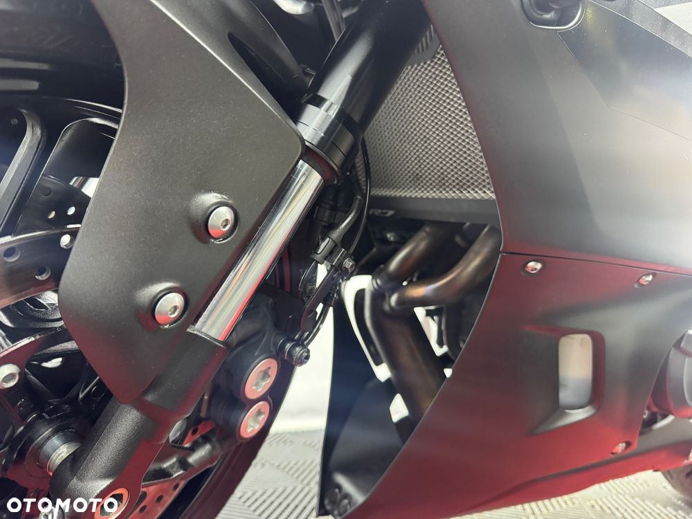 Yamaha R7 - 14